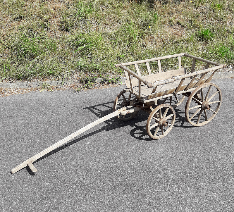 Chariot en bois à rénover