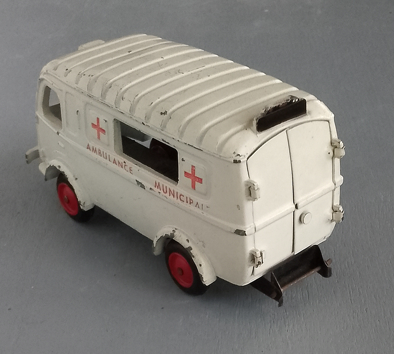 Renault Goélette 1000 kgs Ambulance CIJ